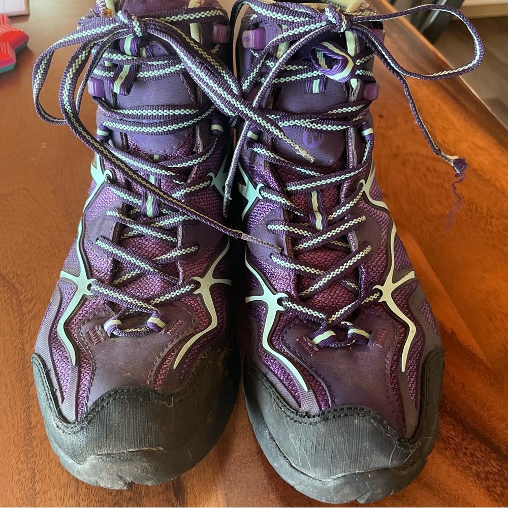 Merrell Capra mid sport gore- Tex hiking boots size 7.5. Purple